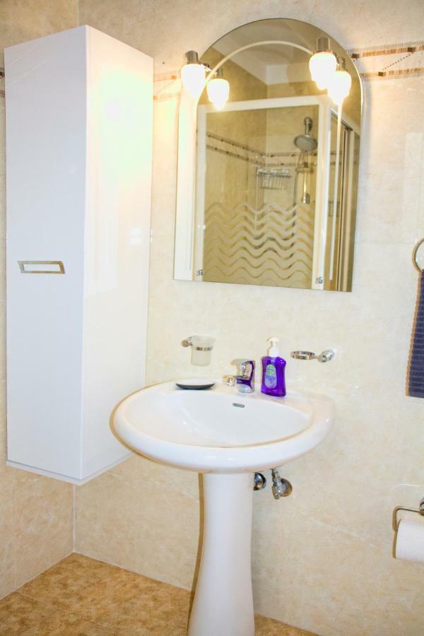Charming Apartment Near Athens Center And The Sea Esterno foto